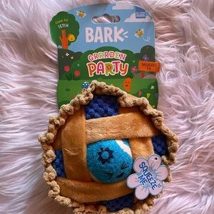 BarkBox: Garden Party Ballberry Pie